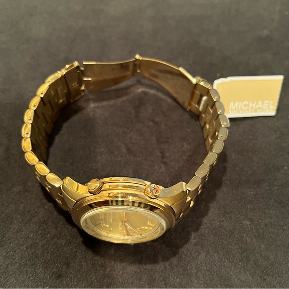 Micheal Kors Limited Edition World Map Runway Watch 43.5mm NWT - Picture 7 of 7